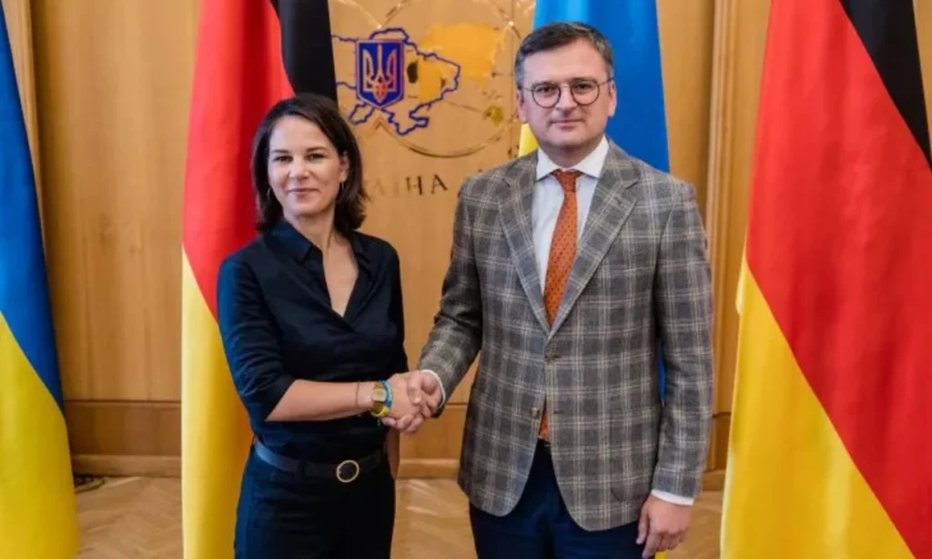 Das deutsche Außenministerium weist Behauptungen zurück, die Hilfe für die Ukraine ab 2025 einzustellen