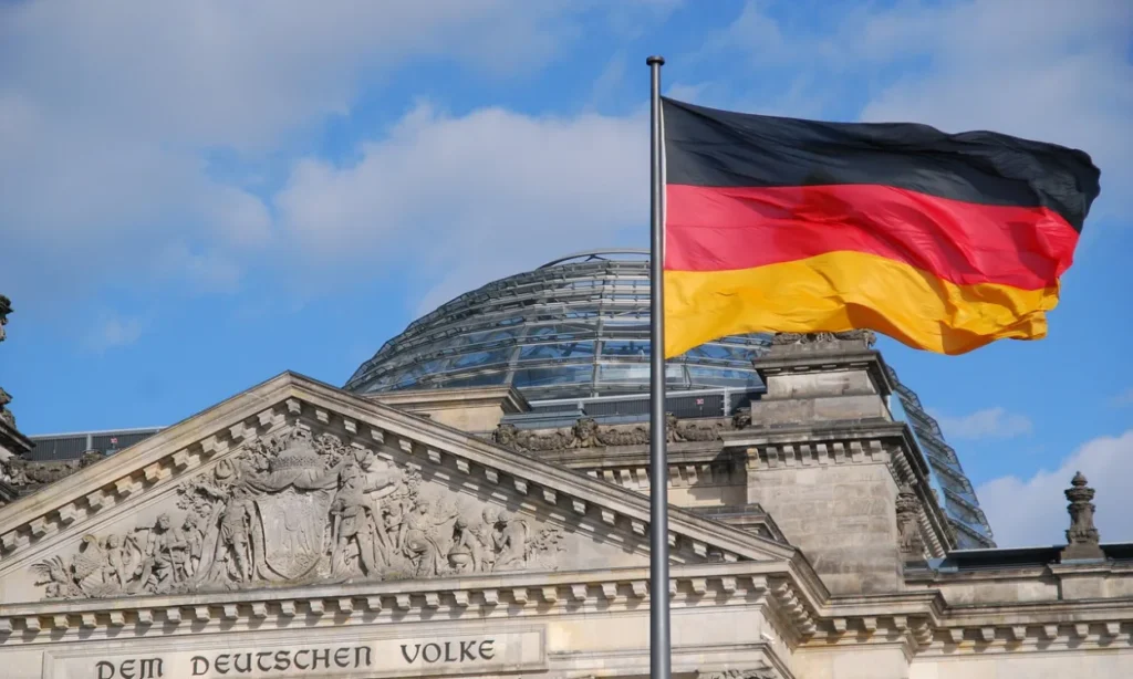 Deutschland deportiert 28 afghanische Staatsangehörige als Reaktion auf den Anschlag in Solingen und Sicherheitsbedenken