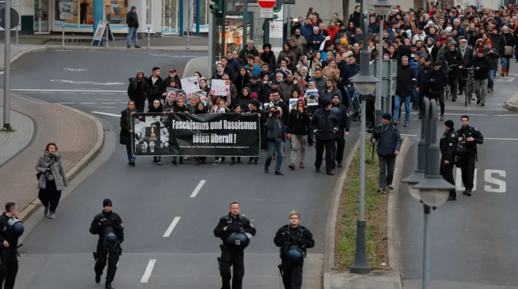 Von Aktionstagen zur Zensur: Die wahren Kosten der Hassrede-Razzien in Deutschland
