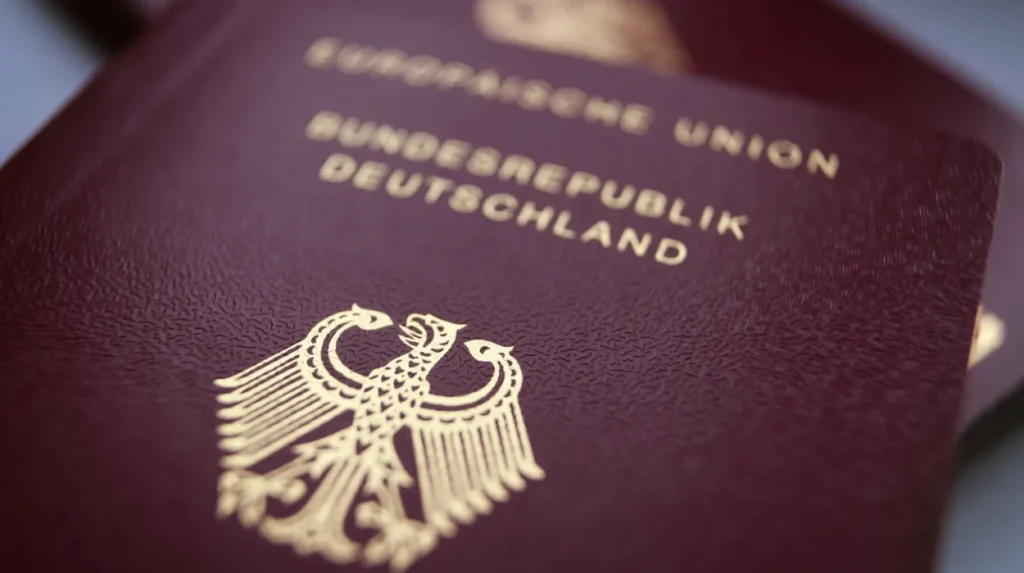 Deutschland vergibt 2025 rekordverdächtige 309.000+ deutsche Pässe