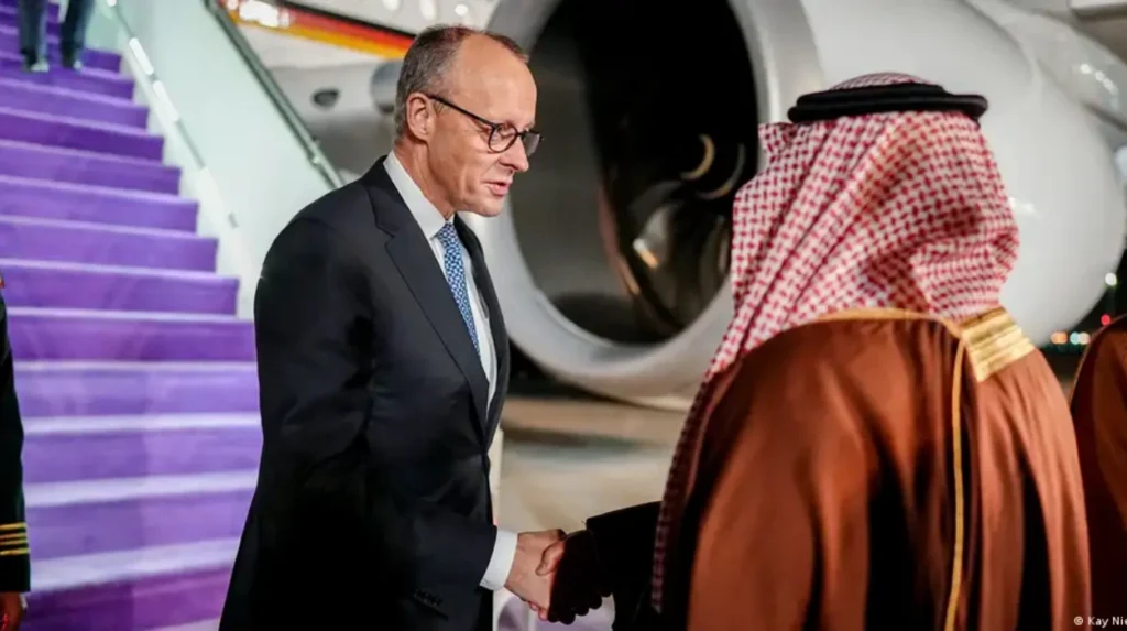 Deutschlands Kanzler Friedrich Merz auf strategischer Golf-Tour