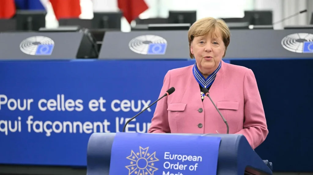Europäisches Parlament verleiht Angela Merkel die erste Europäische Verdienstordnung