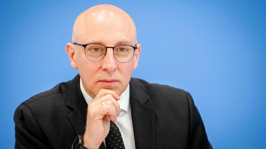 Selen's Steady Hand: German Intelligence Bridges US NSS Chasm